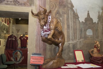 El museo del Torino está en Grugliasco, a las afueras de Turín. Es una joya y son los voluntarios los que lo mantienen en pie. Ocupa una gran mansión y en las dos plantas uno se hace a la idea de lo que es este club. 