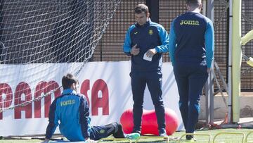 Trigueros, trat&aacute;ndose con los recuperadores del Villarreal.