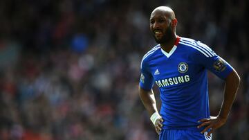 Antes de recalar en el Chelsea, Anelka comaprtió vestuario con el costarricense en el Manchester City.