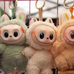 Descubre cómo activar el “modo Labubu” en WhatsApp… fácil y sencillo