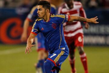 En el 2013 jugó por el Colorado Rapids de la MLS.