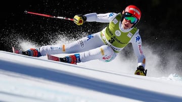 Federica Brignone de Italia descendiendo por la pista La Àliga.