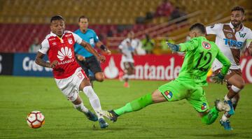 Santa Fe venció 3-0 a Santiago Wanderers y pasó a la fase de grupos de la Copa Libertadores tras el 5-1 en el marcador global.