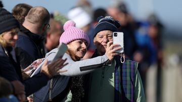 The famous American actor is enjoying golf at the Scottish tournament, Alfred Dunhill, held in the coastal city of St Andrews.