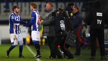 HEERENVEEN, NETHERLANDS - JANUARY 14: Martin Odegaard of sc Heerenveen comes on as a substitue for Arber Zeneli during the Dutch Eredivisie match between SC Heerenveen and ADO Den Haag held at Abe Lenstra Stadium on January 14, 2017 in Heerenveen, Netherlands. (Photo by Dean Mouhtaropoulos/Getty Images)