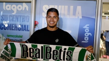 Llegada de Cucho Hernández.