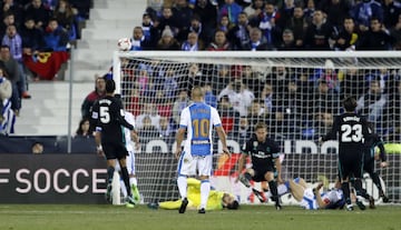 Marcos Llorente mandó el balón al larguero de su portero, Quico Casilla.