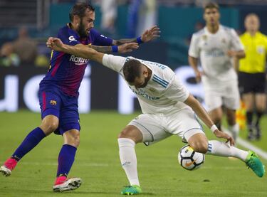 Aleix Vidal and Benzema.