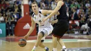 Nemanja Jaramaz ante Anton Gavel.