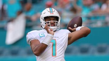 MIAMI GARDENS, FLORIDA - NOVEMBER 27: Tua Tagovailoa #1 of the Miami Dolphins warms up prior to the game against the Houston Texans at Hard Rock Stadium on November 27, 2022 in Miami Gardens, Florida.   Megan Briggs/Getty Images/AFP (Photo by Megan Briggs / GETTY IMAGES NORTH AMERICA / Getty Images via AFP)