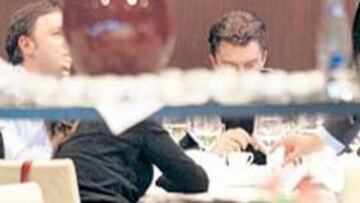 <b>TRISTE SOBREMESA. </b>El abogado Buxeda (derecha) informó en persona a Heras (izquierda) a las 16:45h.