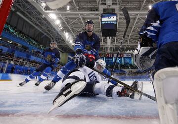 Finland versus USA in the Women's Ice Hockey Preliminary Round