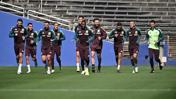 Fotografía de la Selección Mexicana en entrenamiento en el Cotton Bowl de Dallas.