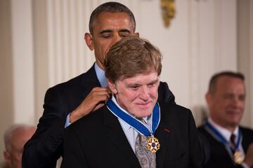 El presidente Barack Obama otorgó la Medalla Presidencial de la Libertad al actor Robert Redford el 22 de noviembre de 2016, en Washington. 