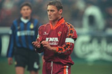 En 1995 se convirtió en titular indiscutible logrando dieciséis anotaciones en las siguientes tres temporadas. En 1997, fue nombrado capitán y empezó a adquirir reconocimiento como un símbolo del club, disputó treinta encuentros y anotó cinco goles. Al año siguiente, fue elegido como el mejor futbolista joven de la Serie A.
