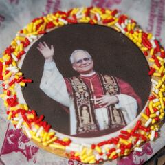 Chicago White Sox honor super fan Pope Leo XIV with artwork at Rate Field