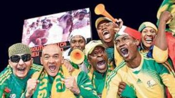 <b>ANIMOSOS. </b>La afición surafricana ha demostrado ser animosa.
