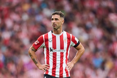 Diez meses de sanción | El órgano disciplinario de la UEFA ha sancionado al defensa del Athletic por la presencia de canrenona (una sustancia prohibida tanto dentro como fuera de competición en la categoría S5. Diuréticos y agentes enmascarantes de la Lista de Prohibiciones de la AMA de 2025) en uno de sus controles antidopaje tras la semifinal de la Europa League ante el Manchester United en mayo de 2025. 