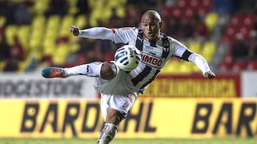 Con los 'Rayados' alzó dos veces el Torneo de Apertura mexicano los años 2009 y 2010. Además, se coronó como tricampeón de la Concachampions en 2011, 2012 y 2013.