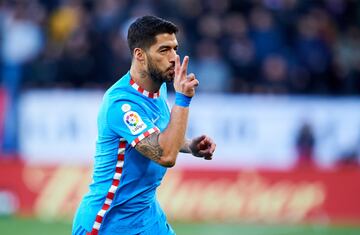 Osasuna 0-2 Atlético de Madrid: Mala ejecución del córner de Osasuna que terminó  con Luis Suárez pegándola casi desde el centro del campo al ver a Sergio Herrera adelantado y con un preciso disparo dejó el partido casi sentenciado.
