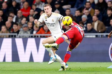 Toni Kroos durante una jugada del encuentro.