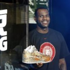 LeBron James firma de por vida con Nike, algo nunca hecho