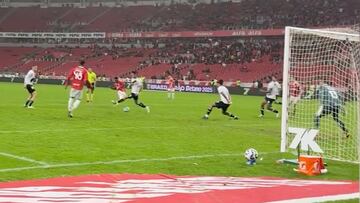 Colocación y potencia a ras del palo.