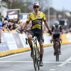Van Aert culmina una oda al ciclismo en el ensayo para Flandes