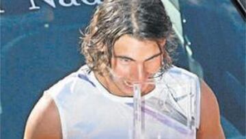<b>SUMA Y SIGUE. </b>Rafa ganó ayer su quinto torneo en tierra batida de los seis que ha jugado.