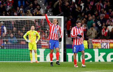 Cambio de juego de Barrios, centra de primeras sin dejarla botar Llorente, y Griezmann le gana la partida a un Kashia dormido para hacer el segundo.