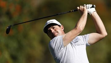 PACIFIC PALISADES, CALIFORNIA - FEBRUARY 17: Keegan Bradley of the United States plays his shot from the fourth tee during the first round of The Genesis Invitational at Riviera Country Club on February 17, 2022 in Pacific Palisades, California.   Michael Owens/Getty Images/AFP
== FOR NEWSPAPERS, INTERNET, TELCOS & TELEVISION USE ONLY ==