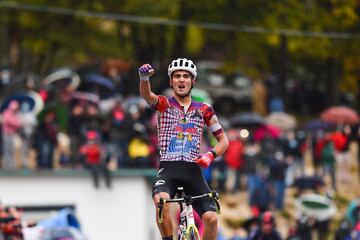 Victoria de Ruben Guerreiro en la novena etapa de la carrera ciclista Giro de Italia 2020, una ruta de 207 kilómetros entre San Salvo y Roccaraso 