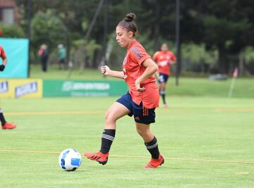 La Selección Colombia Femenina Sub 17 trabaja en Bogotá previo a su viaje a Uruguay, el próximo viernes 25 de febrero. El equipo nacional debutará en el Sudamericano ante Perú.