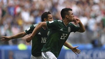 Mexico&#039;s forward Hirving Lozano (front C) celebrates after scoring a goal next to teammate midfielder Andres Guardado during the Russia 2018 World Cup Group F football match between Germany and Mexico at the Luzhniki Stadium in Moscow on June 17, 201