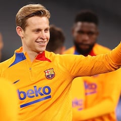 Manchester United in Barcelona for De Jong talks