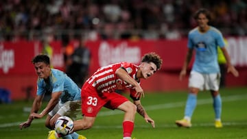 GIRONA, SPAIN - AUGUST 26: Joel Roca Casals of Girona FC is tackled by Franco Cervi of RC Celta during the LaLiga Santander match between Girona FC and RC Celta at Montilivi Stadium on August 26, 2022 in Girona, Spain. (Photo by Alex Caparros/Getty Images)