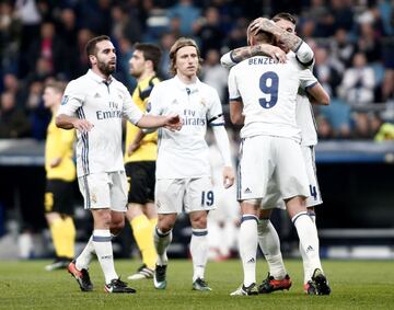 El Madrid y el Borussia se jugaron el primer puesto del grupo. Después de 75 minutos de buen juego y con dos goles de Benzema, el Madrid se relajó, lo que aprovechó el Dortmund para igualar con un gol de Reus en el minuto 88. Un gol que le apartaba de ser cabeza de serie.