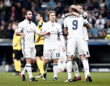 El Madrid y el Borussia se jugaron el primer puesto del grupo. Después de 75 minutos de buen juego y con dos goles de Benzema, el Madrid se relajó, lo que aprovechó el Dortmund para igualar con un gol de Reus en el minuto 88. Un gol que le apartaba de ser cabeza de serie.