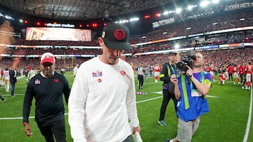 A pesar de haber llegado a tres Super Bowls en su carrera, Kyle no puede seguir los pasos de su padre y se ha quedado a la orilla en busca de un anillo.