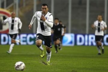 Colo Colo recibe a Audax Italiano en el Estadio Monumental.