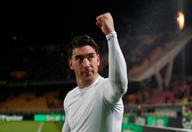 Vlahovic se reconcilia con el gol