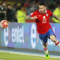 Pinilla adelanta el duelo de las Eliminatorias frente a Argentina
