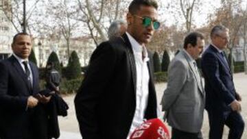 Neymar, a su llegada a la Audiencia Nacional, para declarar sobre un presunto fraude en su traspaso del Santos al Barcelona.