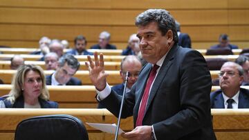 El ministro de Inclusión, Seguridad Social y Migraciones, José Luis Escrivá, interviene durante una sesión de control al Gobierno en el Senado, a 21 de febrero de 2023, en Madrid (España). Durante la sesión, el PP ha aludido a la división que existe, según el PP, entre el PSOE y Unidas Podemos. El líder del Partido Popular ha mencionado las diferentes opiniones que se han mostrado estas semanas dentro del Gobierno de PSOE y Unidas Podemos en normas como la Ley del ‘solo sí es sí’, la Ley de Bienestar Animal, la Ley Trans o la Ley de Vivienda.
21 FEBRERO 2023;PLENO;SESIÓN PLENARIA;
Fernando Sánchez / Europa Press
21/02/2023