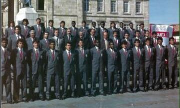 Foto de presentación de Santa Fe modelo 1992 en la Plaza de Bolívar