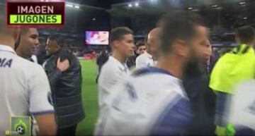 Fría celebración de James en el gol de Carvajal