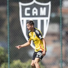 Bombazo en Brasil: Iván Román será compañero de un ex Real Madrid