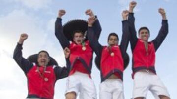 De izquierda a derecha, Carles Vicens, el capitán, Portero, Munar y San Martín.