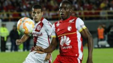 Dayron Mosquera durante el partido ante Inter de Brasil por la Copa Libertadores. 