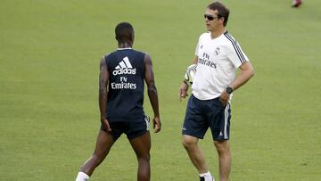 Why does Lopetegui always wear sunglasses in training?